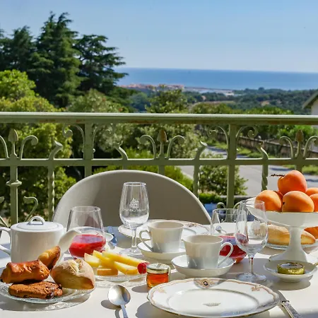 Chateau De Valmy - Chambres D'Hotes Bed & Breakfast 4*