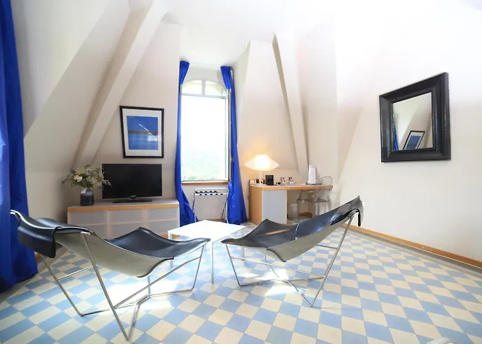 Chateau De Valmy - Chambres D'Hotes Bed & Breakfast 4*