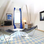 Chateau De Valmy - D'hotes Bed & Breakfast 4*