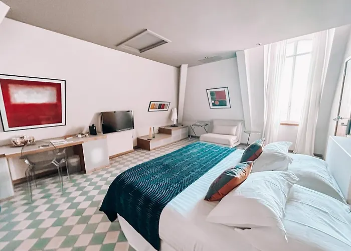 Chateau De Valmy - Chambres D'Hotes Bed & Breakfast 4*